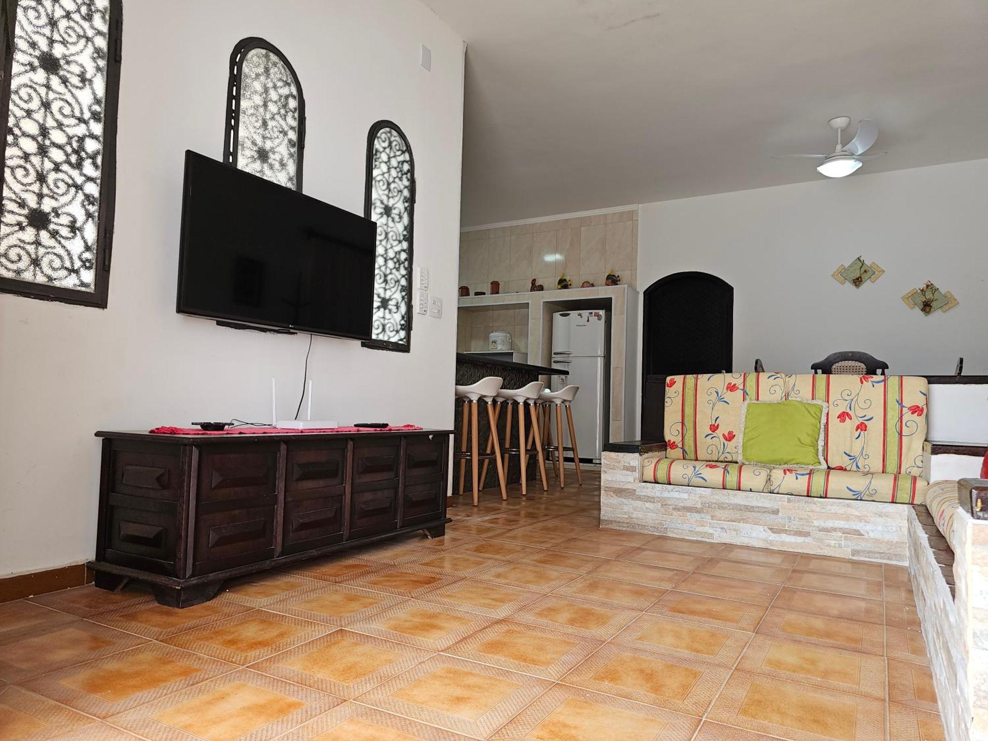 Casa Maravilhosa E Ampla Pe Na Areia Com Piscina, Area Gourmet Com Churrasqueira Em Deck Coberto Frente A Piscina, 4 Quartos Confortaveis E Espacosos, Sendo 2 Suites, Cozinha Americana E Sala De Jantar, Ampla Garagem Para 6 Carros - Mercado Na Rua Da Praia Grande  Ngoại thất bức ảnh